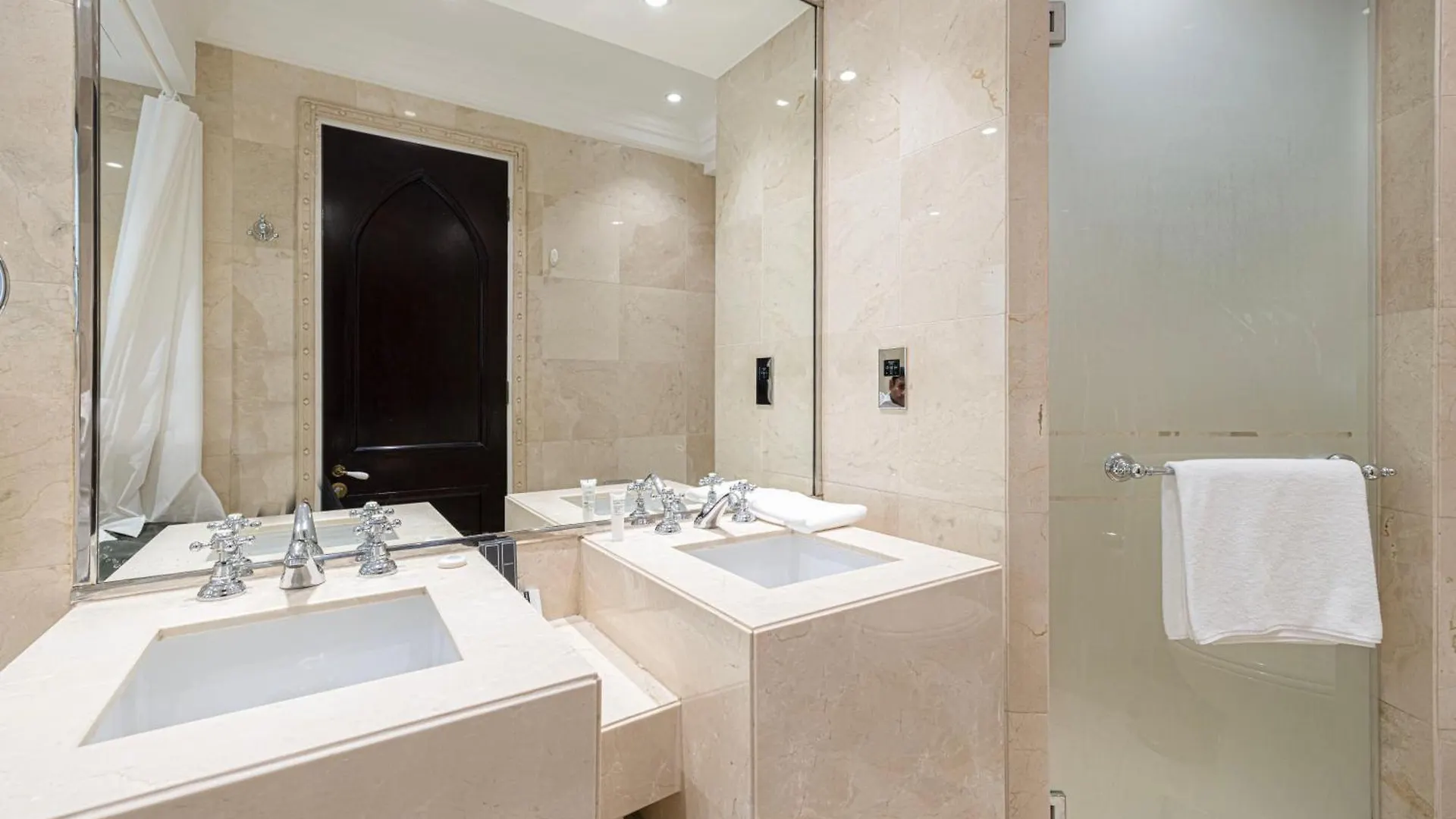 Apartment Luxurious Unique 2 Bed With Private Jacuzzi & Garden - Connected To Souk Al Bahar - Dubai Mall